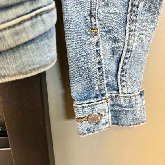 Levi’s Women’s Blue Jean Trucker Jacket - size S​ - Picture 3 of 7